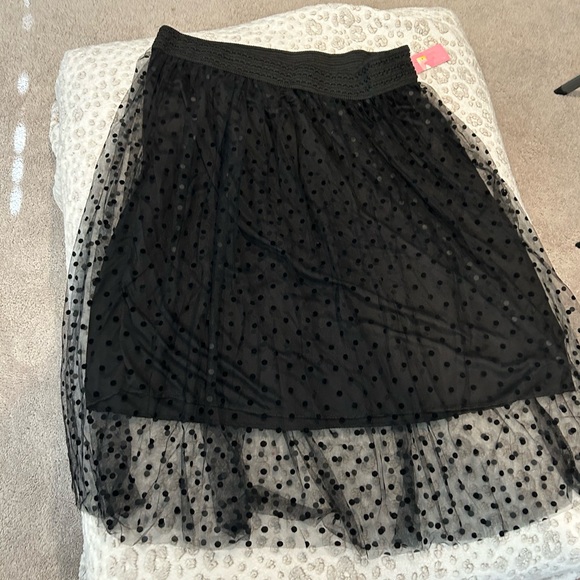 Metro Wear Dresses & Skirts - NWT Women’s Plus Size 3X Polka Dot Shear Lined Black Skirt
